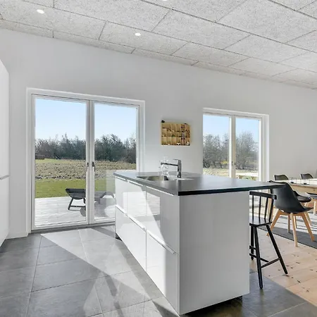 3 Bedroom Beautiful In בית נופש *