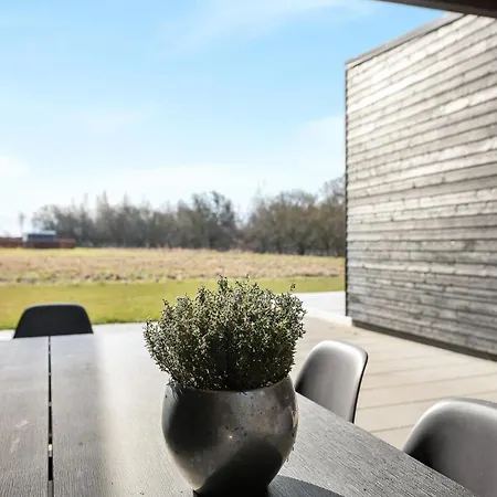 Prázdninový dům 3 Bedroom Beautiful In *