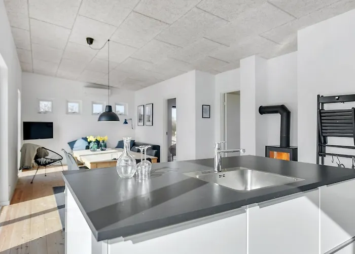 3 Bedroom Beautiful In Vakantiehuis Haderslev