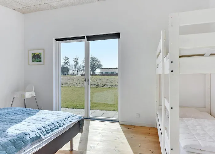 Vakantiehuis 3 Bedroom Beautiful In *