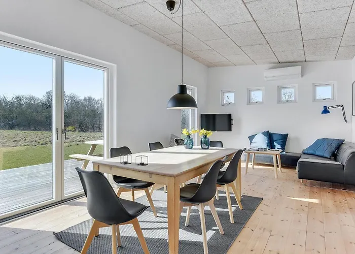 3 Bedroom Beautiful In هادرسليف